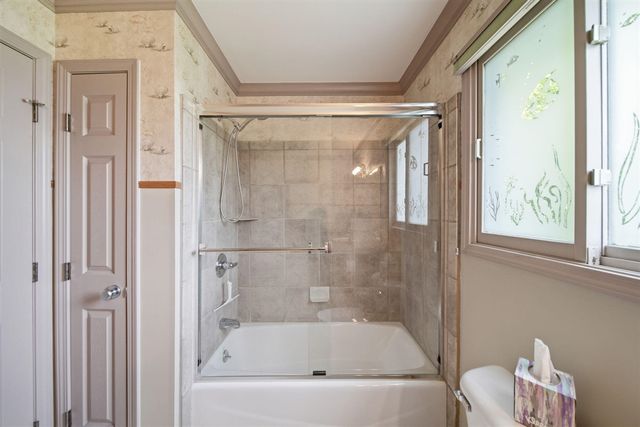 8352 Alta Vista Drive, Pinckney, MI 48169