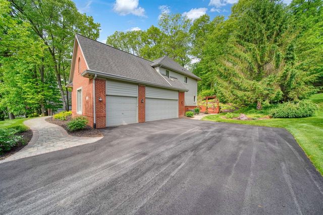 8352 Alta Vista Drive, Pinckney, MI 48169