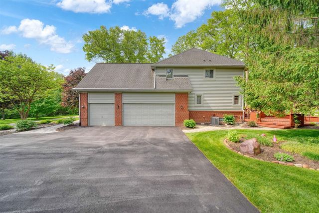 8352 Alta Vista Drive, Pinckney, MI 48169