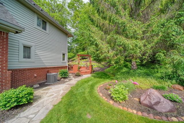 8352 Alta Vista Drive, Pinckney, MI 48169