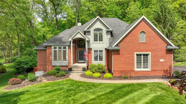 8352 Alta Vista Drive, Pinckney, MI 48169