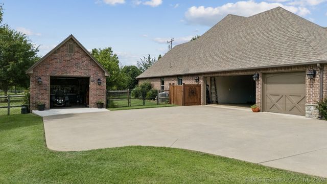 7030 N 196th Place, Owasso, OK 74055