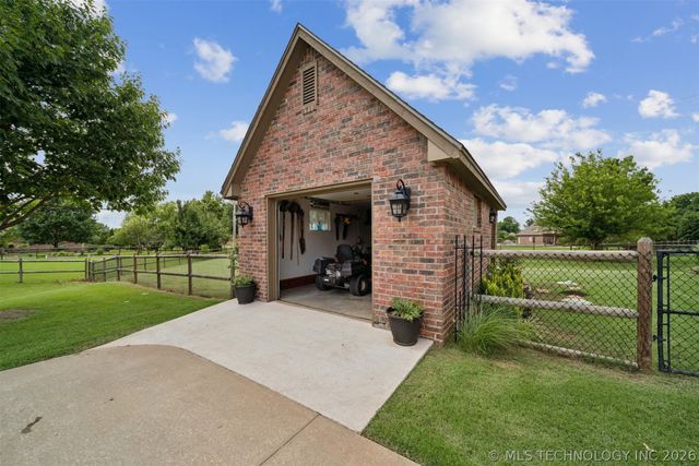 7030 N 196th Place, Owasso, OK 74055