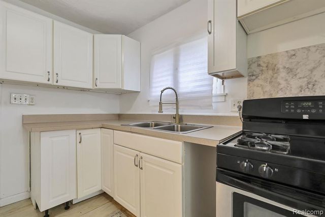 719 Robert Street, Lansing, MI 48910