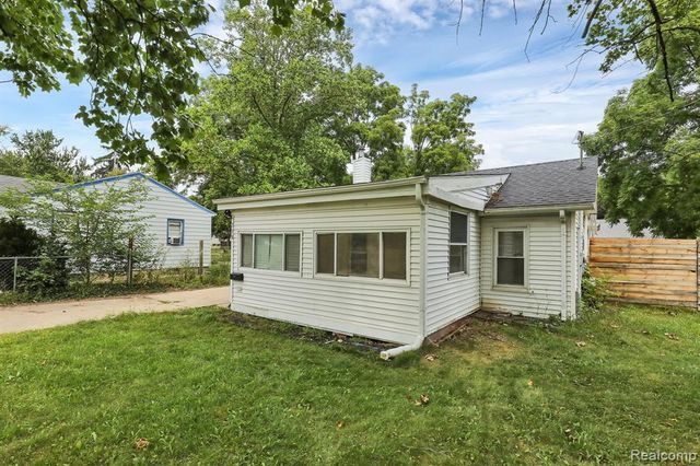 719 Robert Street, Lansing, MI 48910