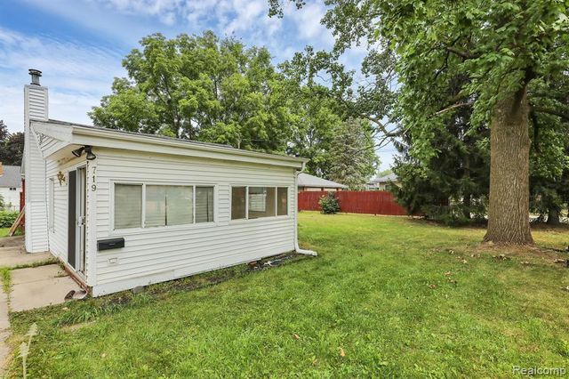 719 Robert Street, Lansing, MI 48910