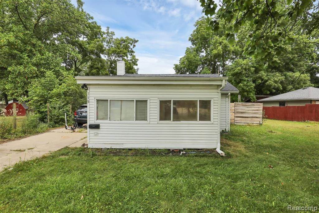 719 Robert Street, Lansing, MI 48910