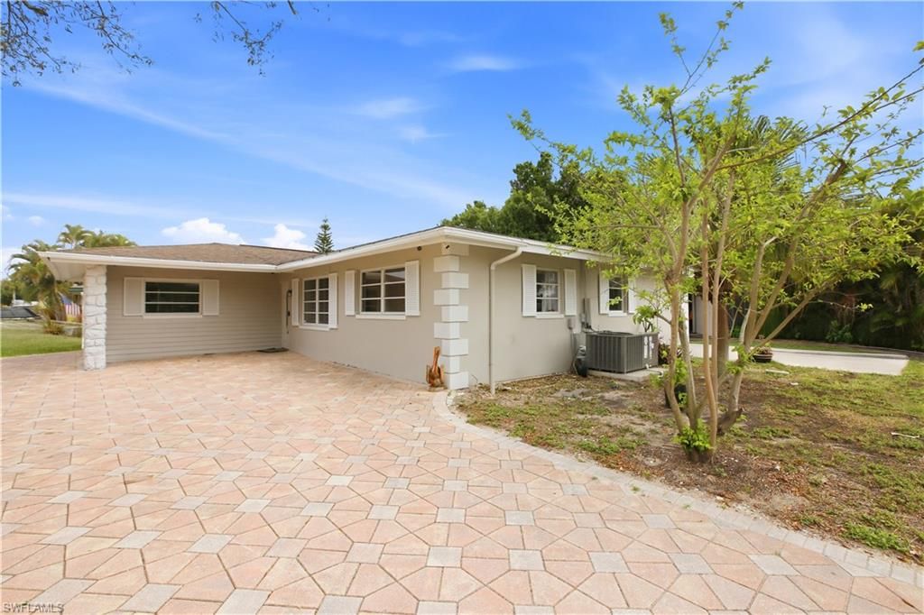1736 Bonnie CT, FORT MYERS, FL 33901 — photo 2