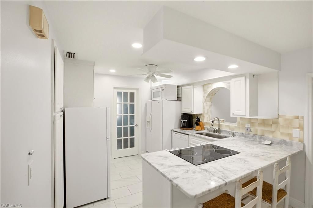1736 Bonnie CT, FORT MYERS, FL 33901 — photo 4