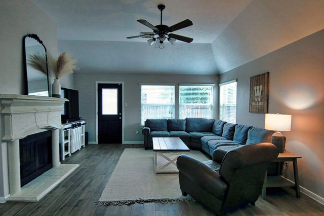 8302 Sierra Dawn Drive, Tomball, TX 77375