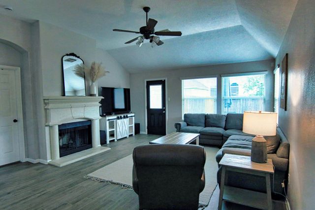 8302 Sierra Dawn Drive, Tomball, TX 77375