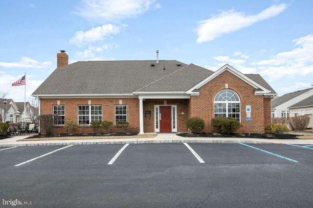 172 HEARTHSTONE DR, Berlin, NJ 08009