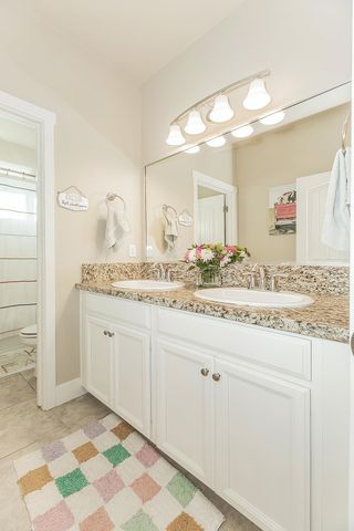 3883 Keats, Clovis, CA 93619