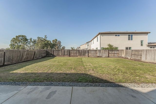 3883 Keats, Clovis, CA 93619