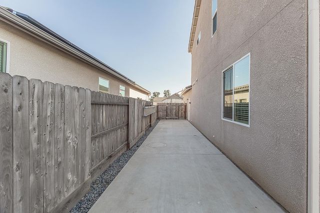 3883 Keats, Clovis, CA 93619