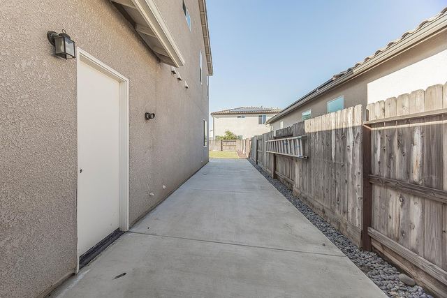 3883 Keats, Clovis, CA 93619