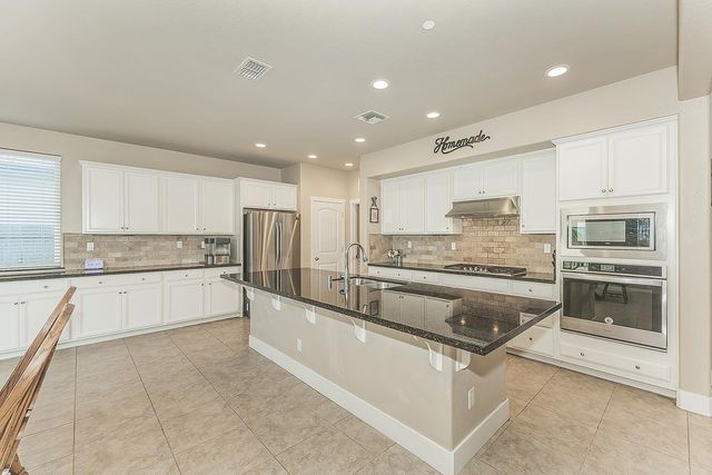 3883 Keats, Clovis, CA 93619