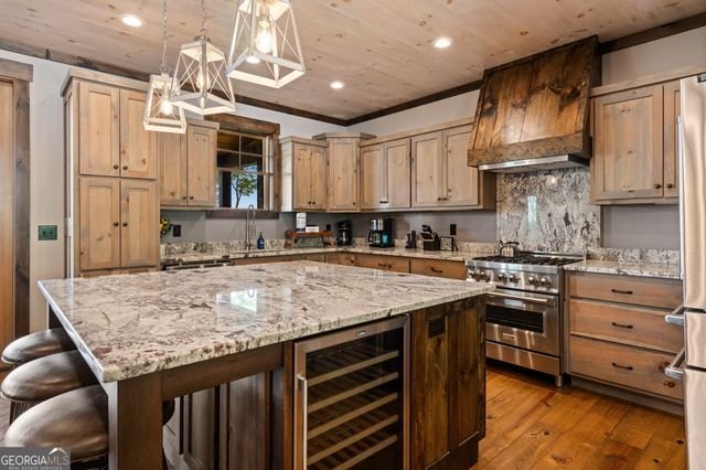 802 Overlook Drive, Blue Ridge, GA 30513
