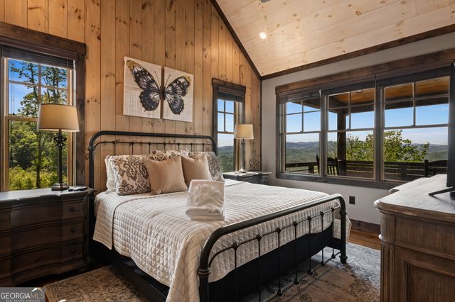 802 Overlook Drive, Blue Ridge, GA 30513