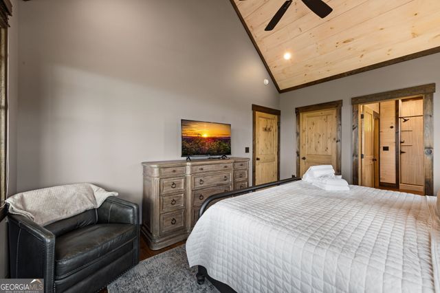 802 Overlook Drive, Blue Ridge, GA 30513