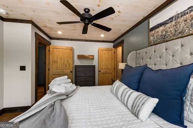802 Overlook Drive, Blue Ridge, GA 30513