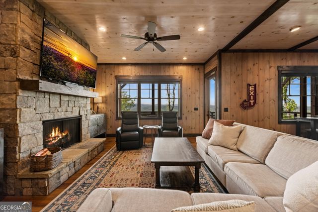 802 Overlook Drive, Blue Ridge, GA 30513