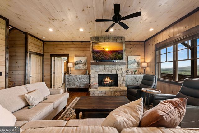802 Overlook Drive, Blue Ridge, GA 30513