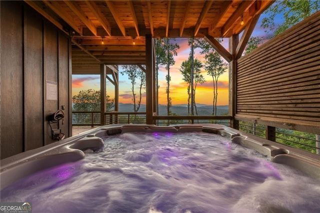 802 Overlook Drive, Blue Ridge, GA 30513