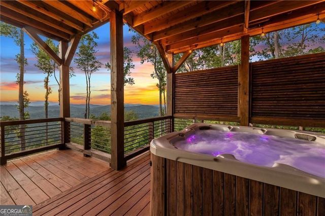 802 Overlook Drive, Blue Ridge, GA 30513