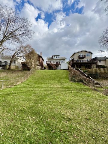 128 W Walnut Street, Southgate, KY 41071