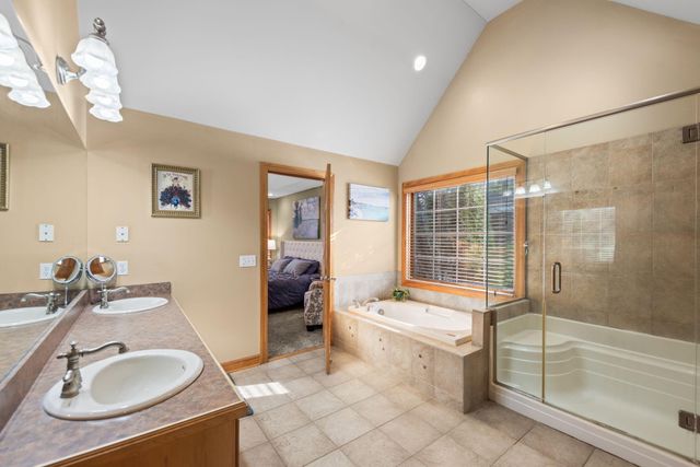 3102 Coachman Trail, Valparaiso, IN 46385