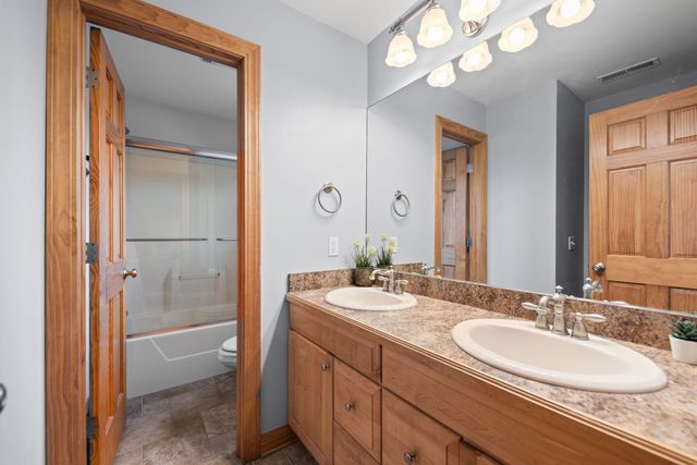 3102 Coachman Trail, Valparaiso, IN 46385