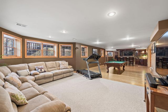 3102 Coachman Trail, Valparaiso, IN 46385