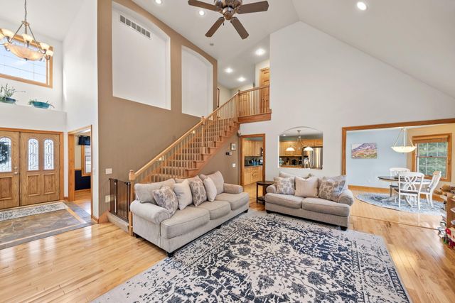 3102 Coachman Trail, Valparaiso, IN 46385