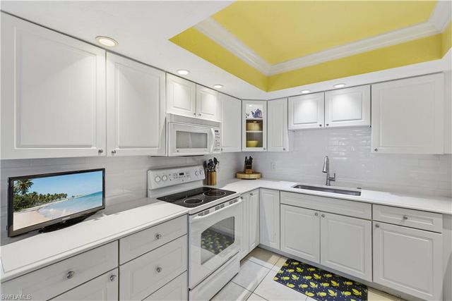 341 3rd AVE S 341, Naples, FL 34102
