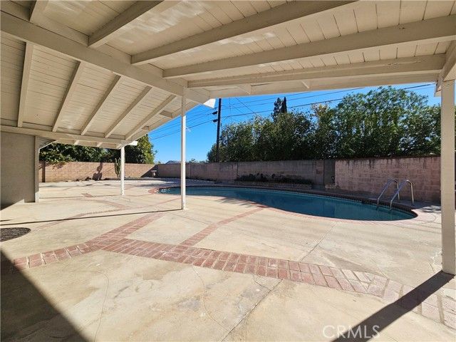 17530 Tuba Street, Northridge (los Angeles), CA 91325