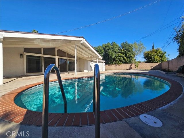 17530 Tuba Street, Northridge (los Angeles), CA 91325