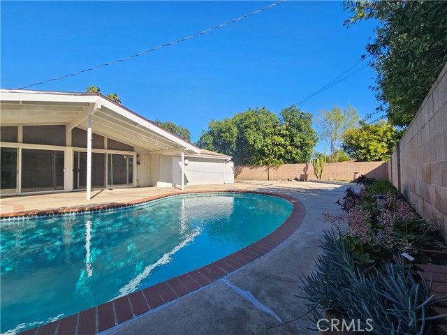 17530 Tuba Street, Northridge (los Angeles), CA 91325