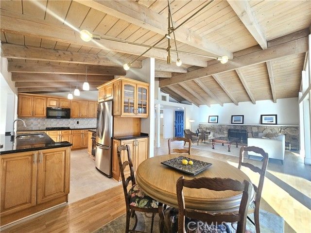 17530 Tuba Street, Northridge (los Angeles), CA 91325