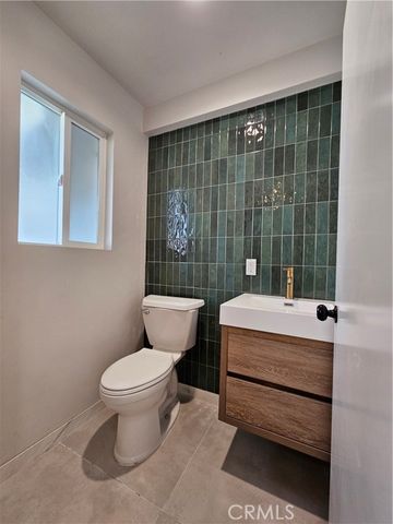 17530 Tuba Street, Northridge (los Angeles), CA 91325