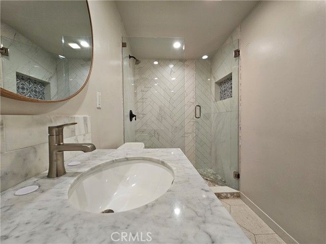 17530 Tuba Street, Northridge (los Angeles), CA 91325