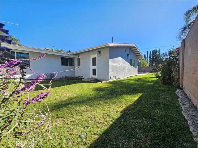 17530 Tuba Street, Northridge (los Angeles), CA 91325