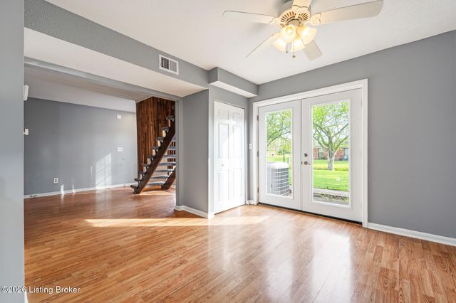 3037 Fordhaven Rd, Louisville, KY 40214