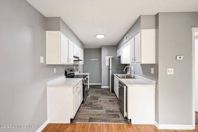 3037 Fordhaven Rd, Louisville, KY 40214