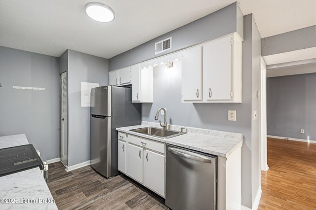 3037 Fordhaven Rd, Louisville, KY 40214