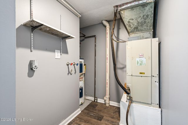 3037 Fordhaven Rd, Louisville, KY 40214