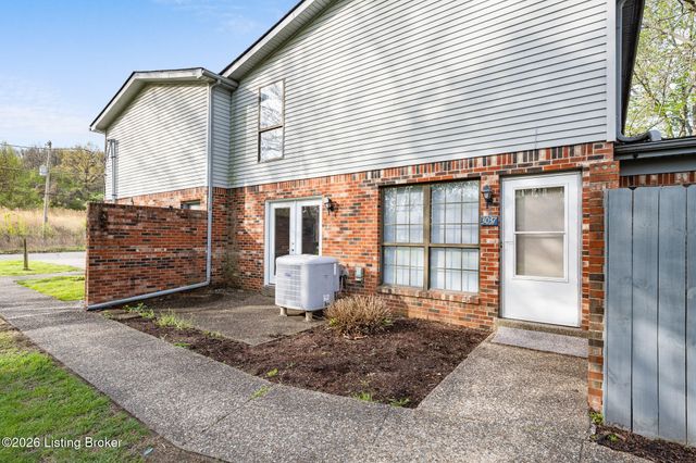 3037 Fordhaven Rd, Louisville, KY 40214