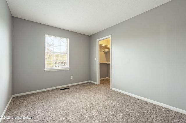 3037 Fordhaven Rd, Louisville, KY 40214