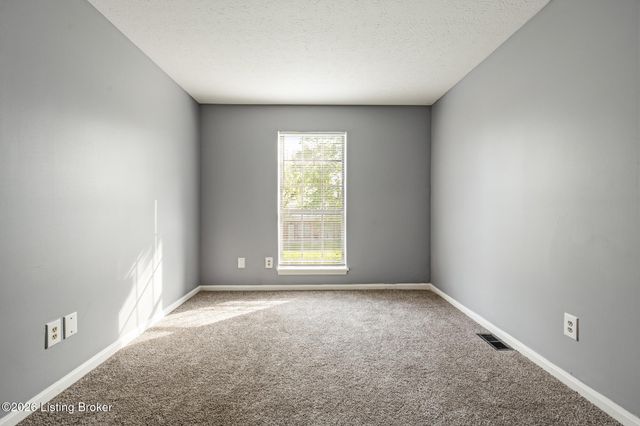 3037 Fordhaven Rd, Louisville, KY 40214