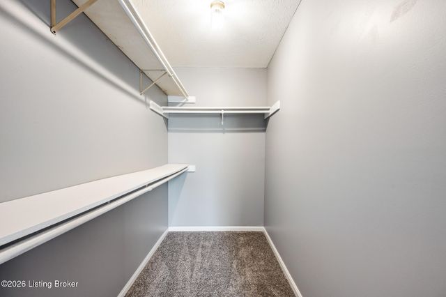 3037 Fordhaven Rd, Louisville, KY 40214